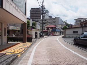 さらに直進します